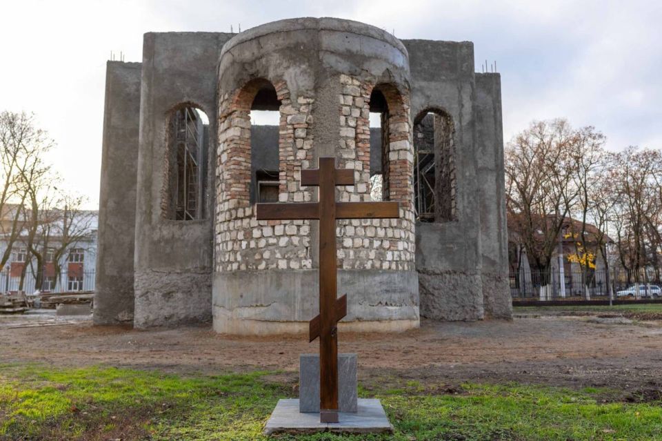 В строящемся храме Вооружённых сил впервые состоялся молебен