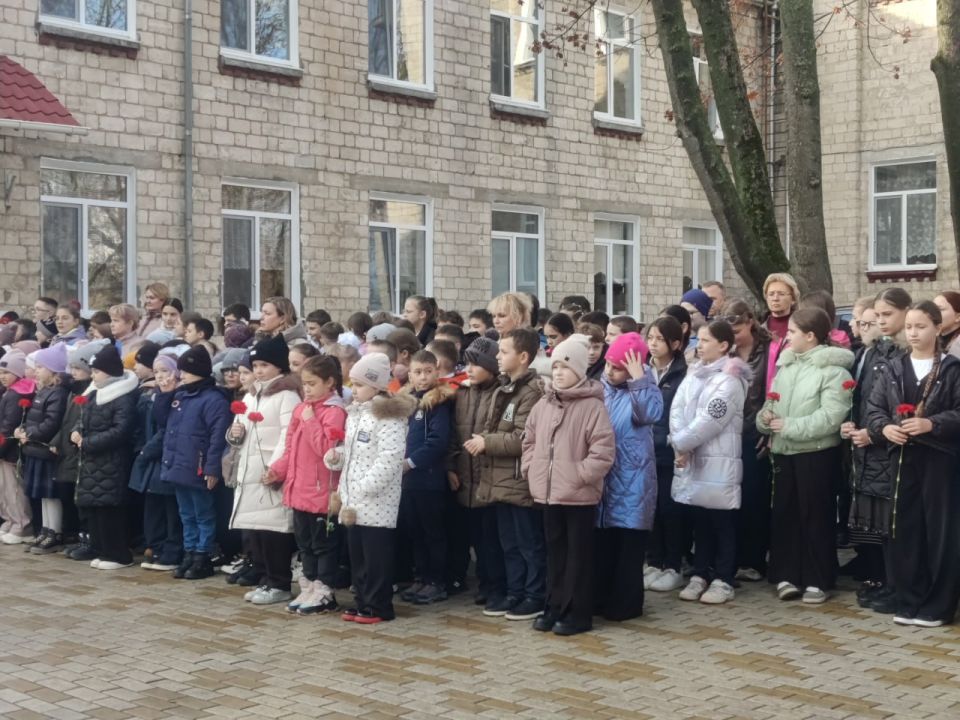 Сегодня в Бендерской школе №2 состоялось торжественное открытие мемориальной доски в честь Петра Фёдоровича Бородина — человека, чьё имя навсегда связано с историей школы Сегодня в Бендерской школе №2 состоялось торжественное открытие мемориальной доски в честь Петра Фёдоровича Бородина — человека, чьё имя навсегда связано с историей школы