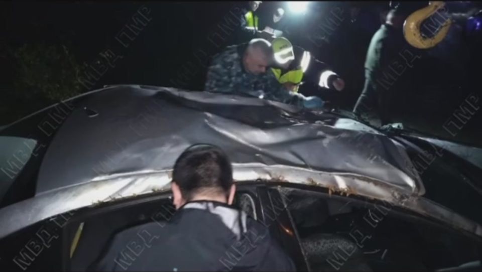 Авария в Кицканах. Трое в машине