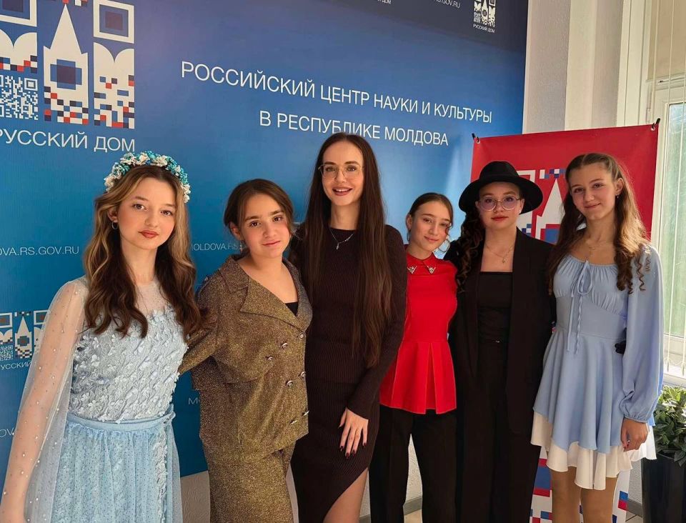 Образцовый вокальный коллектив «Улыбка» Многофункционального культурного комплекса успешно выступил на XI Международном фестивале-конкурсе детского творчества «Золотая Лира 2025», который прошёл в Кишинёве