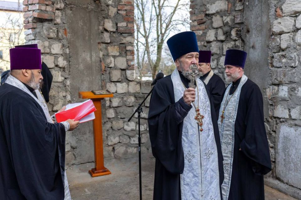 В СТРОЯЩЕМСЯ ХРАМЕ ВООРУЖЕННЫХ СИЛ ВПЕРВЫЕ ПРОШЕЛ МОЛЕБЕН В СТРОЯЩЕМСЯ ХРАМЕ ВООРУЖЕННЫХ СИЛ ВПЕРВЫЕ ПРОШЕЛ МОЛЕБЕН