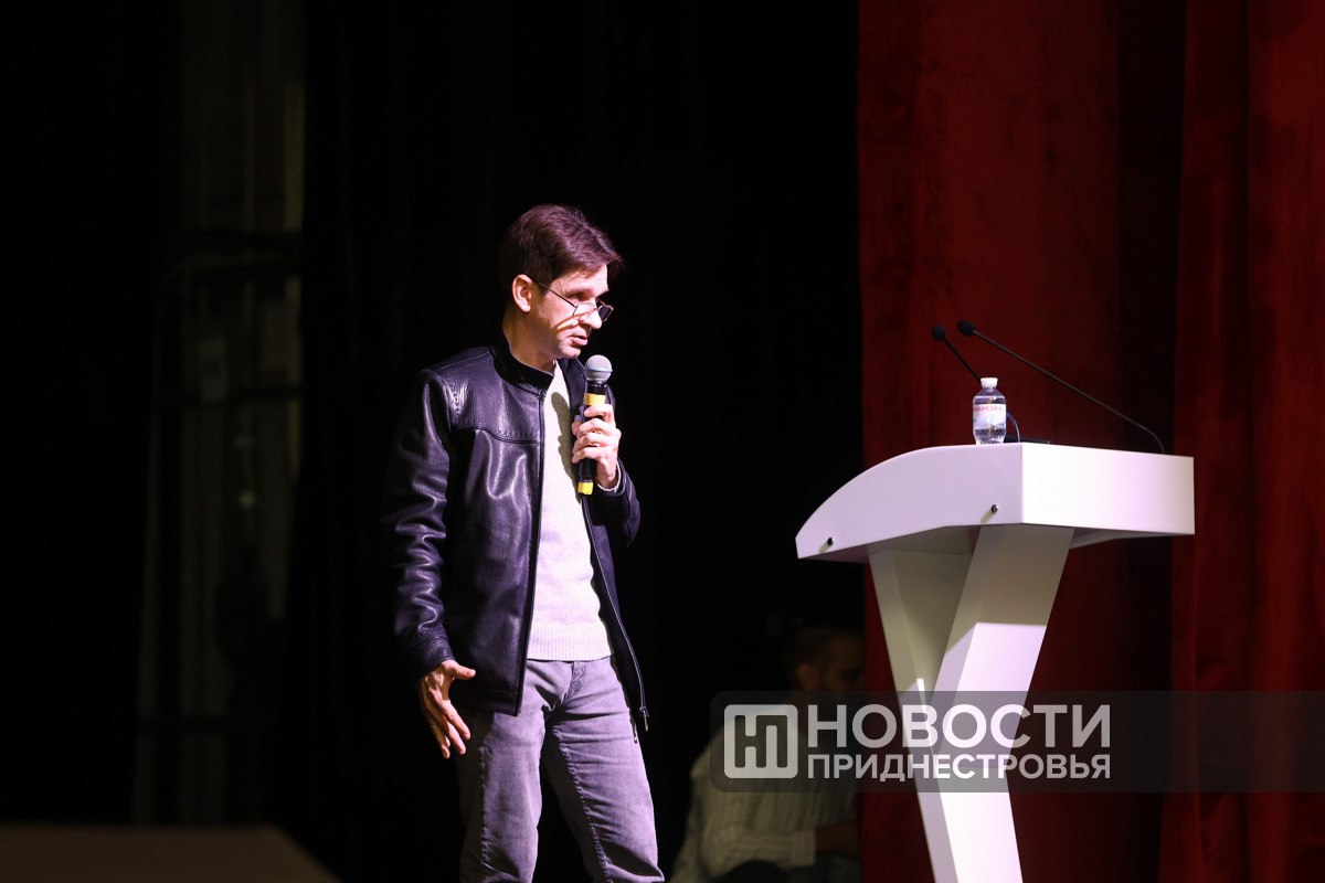 Большой интерес на IT-форуме вызвало выступление Александра Воронова — специалиста, который 17 лет работал в исследовательском центре Samsung Research Большой интерес на IT-форуме вызвало выступление Александра Воронова — специалиста, который 17 лет работал в исследовательском центре Samsung Research