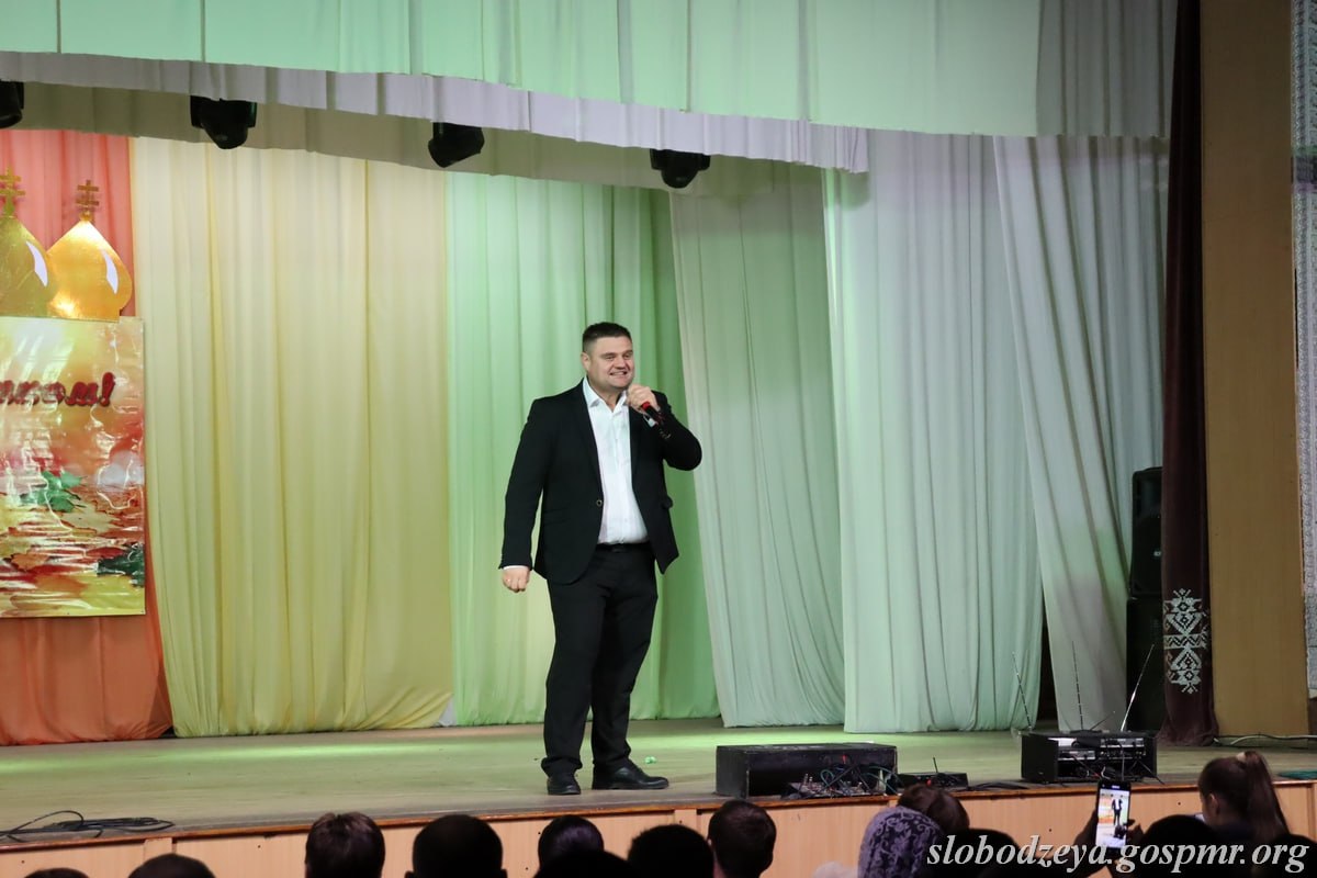 Василий Тищенко отметил, что Храмовый праздник является для молдавской части Слободзеи важным духовным событием, которое символизирует преемственность поколений, уважение к традициям и единство многонационального народа Василий Тищенко отметил, что Храмовый праздник является для молдавской части Слободзеи важным духовным событием, которое символизирует преемственность поколений, уважение к традициям и единство многонационального народа