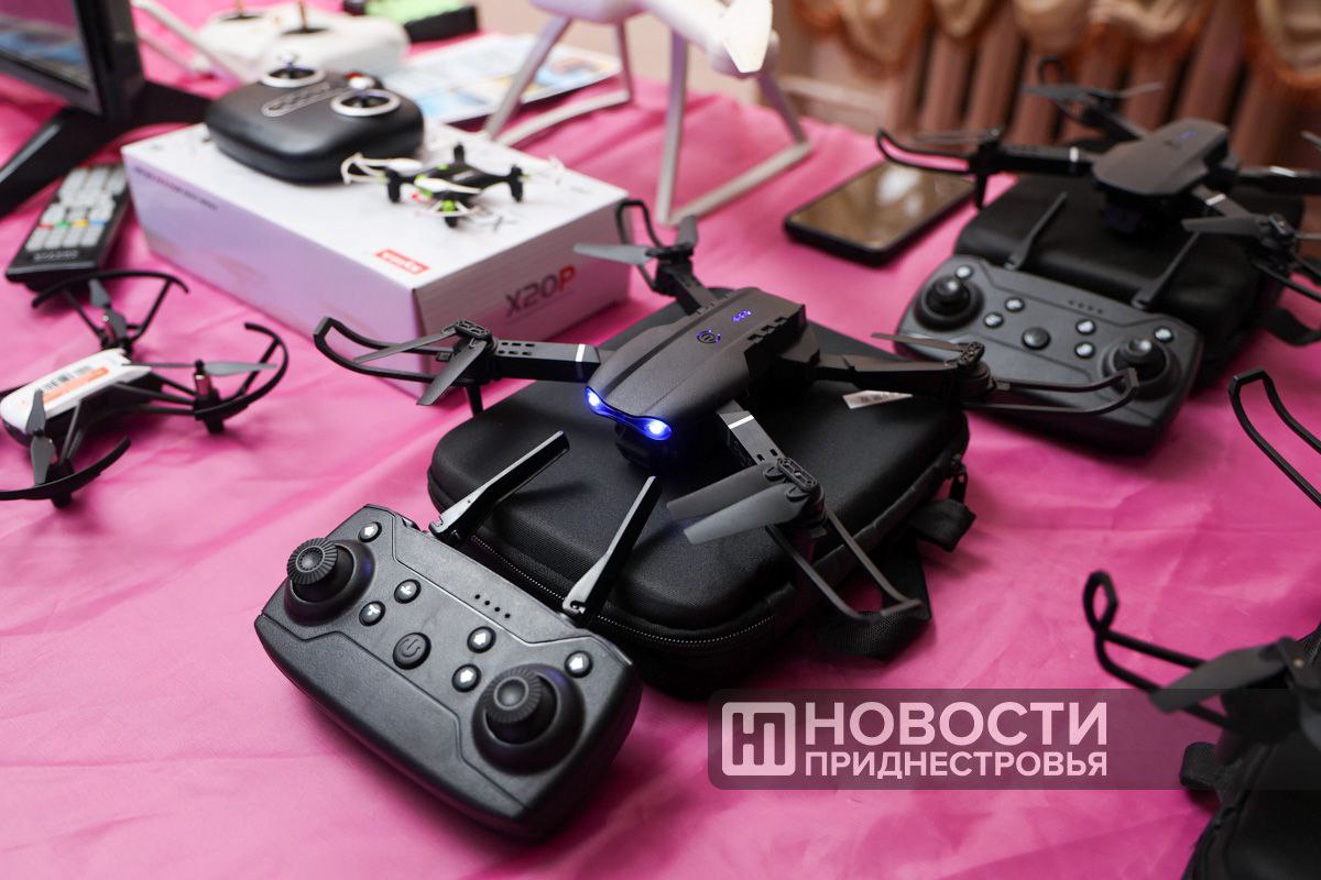 Более 500 школьников и студентов Приднестровья сегодня знакомятся с профессиями будущего на первом Республиканском IT-форуме от Минцифры и Минпроса Более 500 школьников и студентов Приднестровья сегодня знакомятся с профессиями будущего на первом Республиканском IT-форуме от Минцифры и Минпроса