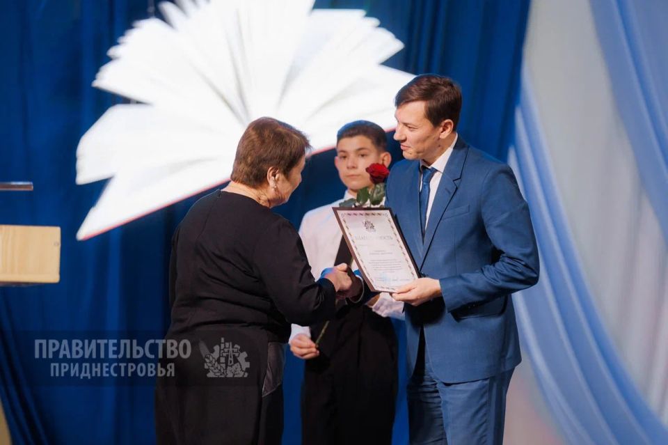 Тираспольской средней школе № 9 — 80 лет Тираспольской средней школе № 9 — 80 лет