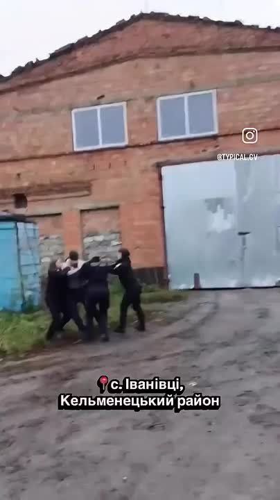 В разных регионах Украины продолжается "добровольная" мобилизация