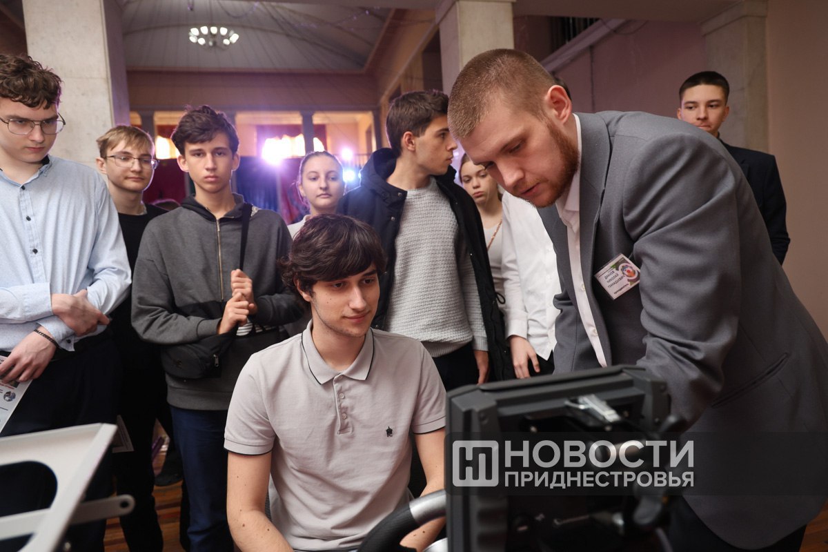 Большой интерес на IT-форуме вызвало выступление Александра Воронова — специалиста, который 17 лет работал в исследовательском центре Samsung Research Большой интерес на IT-форуме вызвало выступление Александра Воронова — специалиста, который 17 лет работал в исследовательском центре Samsung Research