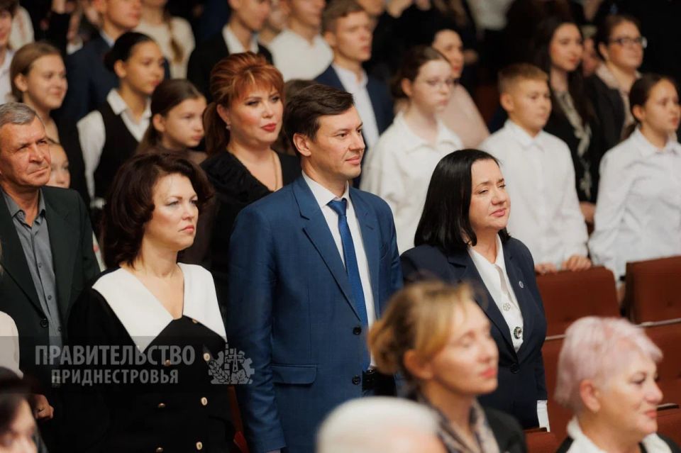 Тираспольской средней школе № 9 — 80 лет Тираспольской средней школе № 9 — 80 лет