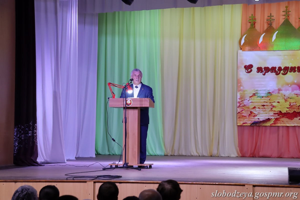 Василий Тищенко отметил, что Храмовый праздник является для молдавской части Слободзеи важным духовным событием, которое символизирует преемственность поколений, уважение к традициям и единство многонационального народа Василий Тищенко отметил, что Храмовый праздник является для молдавской части Слободзеи важным духовным событием, которое символизирует преемственность поколений, уважение к традициям и единство многонационального народа