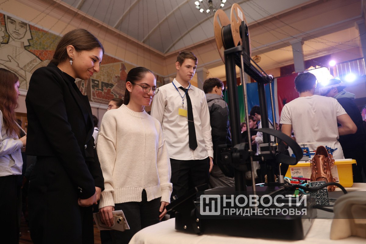 Большой интерес на IT-форуме вызвало выступление Александра Воронова — специалиста, который 17 лет работал в исследовательском центре Samsung Research Большой интерес на IT-форуме вызвало выступление Александра Воронова — специалиста, который 17 лет работал в исследовательском центре Samsung Research