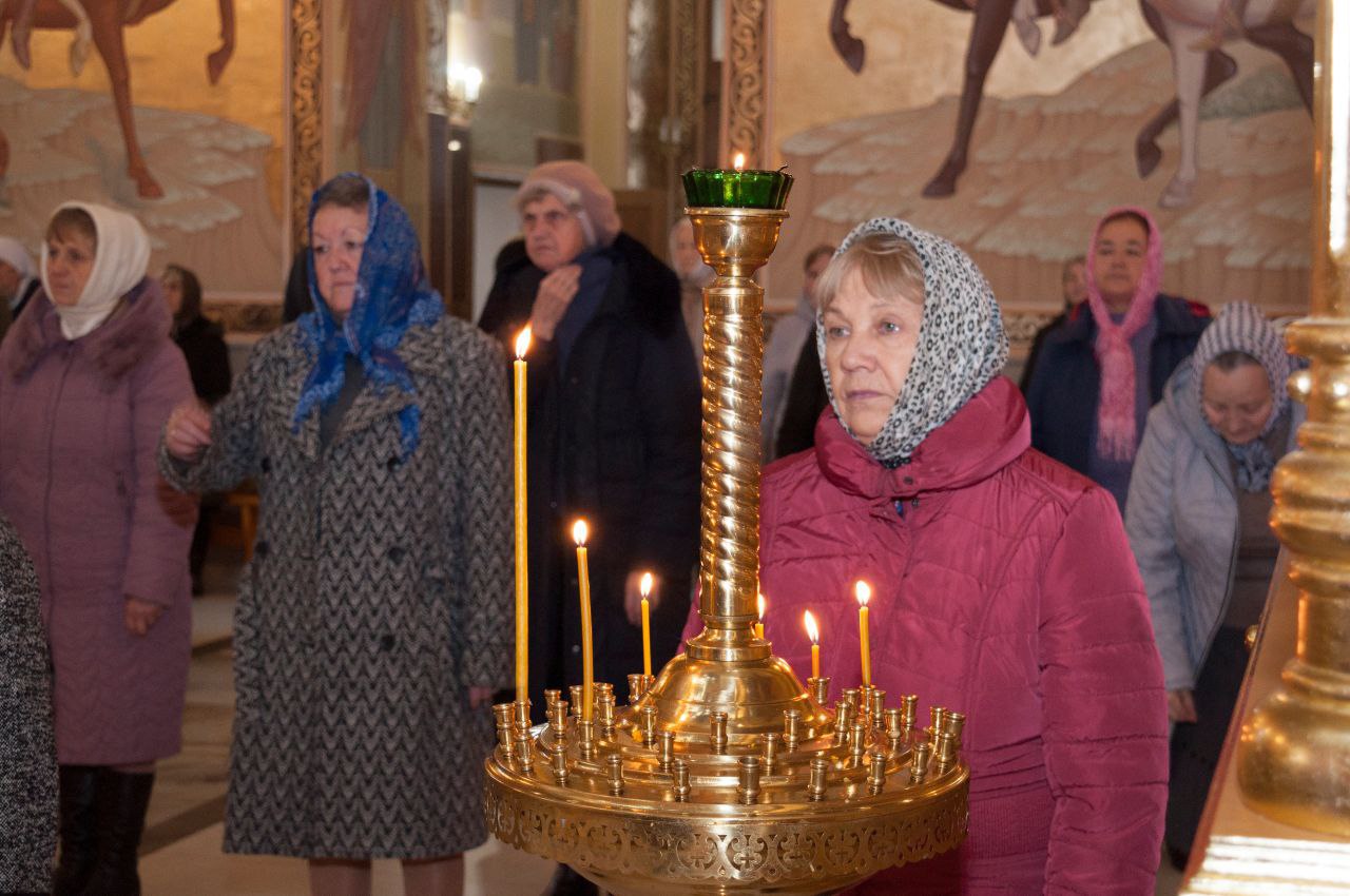 В Храме святого благоверного князя Александра Невского сегодня состоялась праздничная литургия В Храме святого благоверного князя Александра Невского сегодня состоялась праздничная литургия