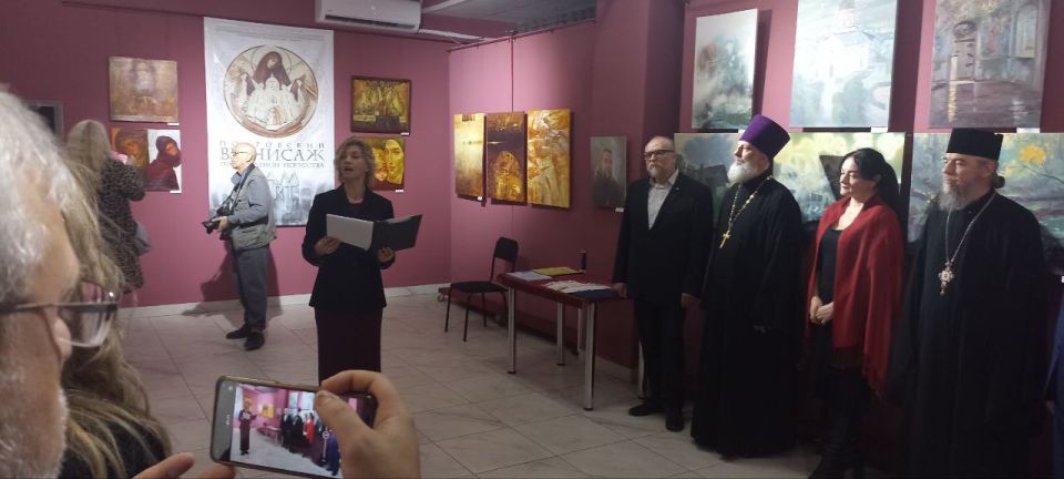 В картинной галерее Тирасполя открылась выставка «Покровский вернисаж»