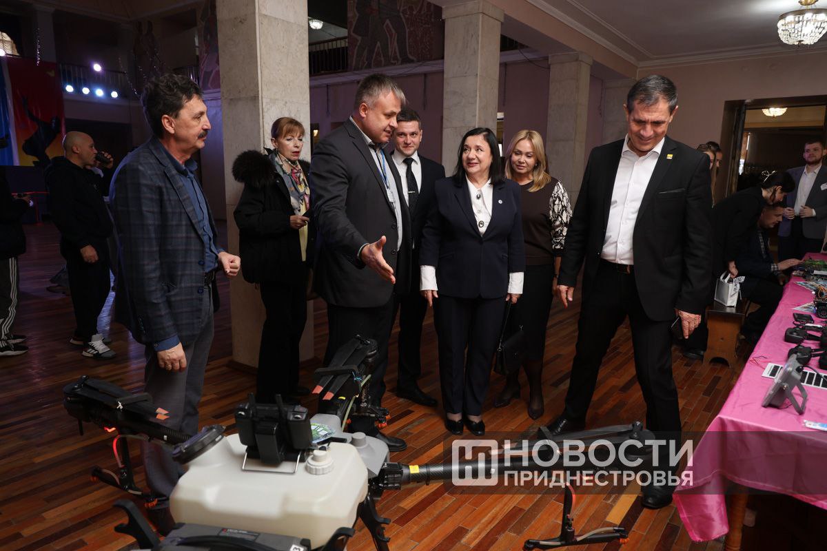 Более 500 школьников и студентов Приднестровья сегодня знакомятся с профессиями будущего на первом Республиканском IT-форуме от Минцифры и Минпроса Более 500 школьников и студентов Приднестровья сегодня знакомятся с профессиями будущего на первом Республиканском IT-форуме от Минцифры и Минпроса