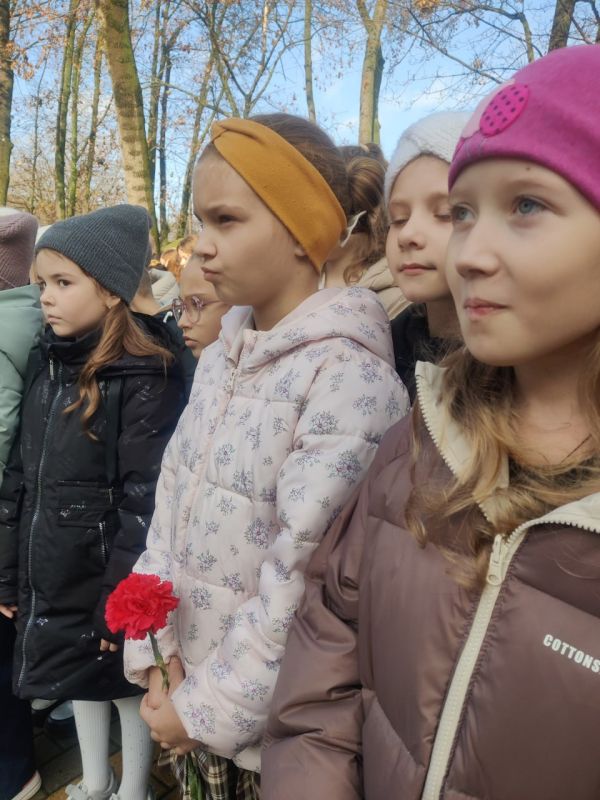 Сегодня в Бендерской школе №2 состоялось торжественное открытие мемориальной доски в честь Петра Фёдоровича Бородина — человека, чьё имя навсегда связано с историей школы Сегодня в Бендерской школе №2 состоялось торжественное открытие мемориальной доски в честь Петра Фёдоровича Бородина — человека, чьё имя навсегда связано с историей школы