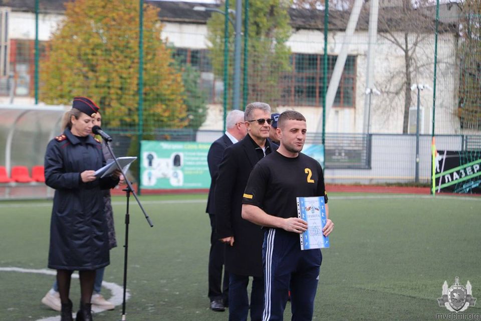 Милиционеры сразились в мини-футбол: разыграли кубок Милиционеры сразились в мини-футбол: разыграли кубок