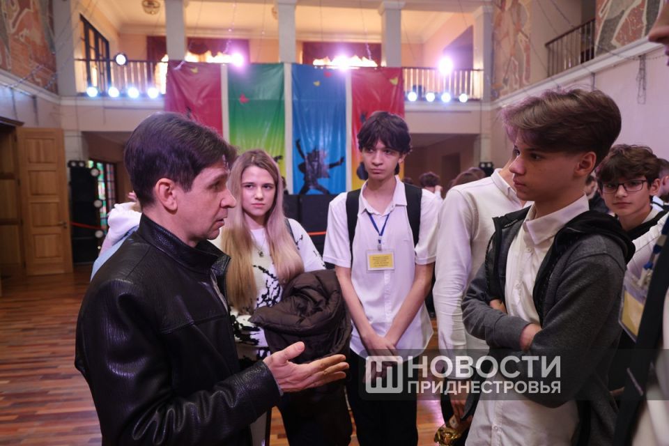 Большой интерес на IT-форуме вызвало выступление Александра Воронова — специалиста, который 17 лет работал в исследовательском центре Samsung Research Большой интерес на IT-форуме вызвало выступление Александра Воронова — специалиста, который 17 лет работал в исследовательском центре Samsung Research