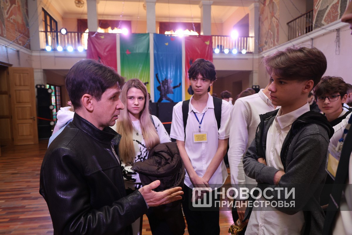 Большой интерес на IT-форуме вызвало выступление Александра Воронова — специалиста, который 17 лет работал в исследовательском центре Samsung Research Большой интерес на IT-форуме вызвало выступление Александра Воронова — специалиста, который 17 лет работал в исследовательском центре Samsung Research