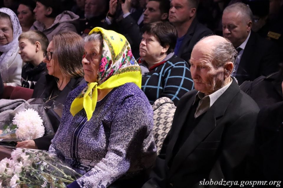 В этом году золотую свадьбу отпраздновали Михаил Кузьмич и Феодора Николаевна Черновы В этом году золотую свадьбу отпраздновали Михаил Кузьмич и Феодора Николаевна Черновы