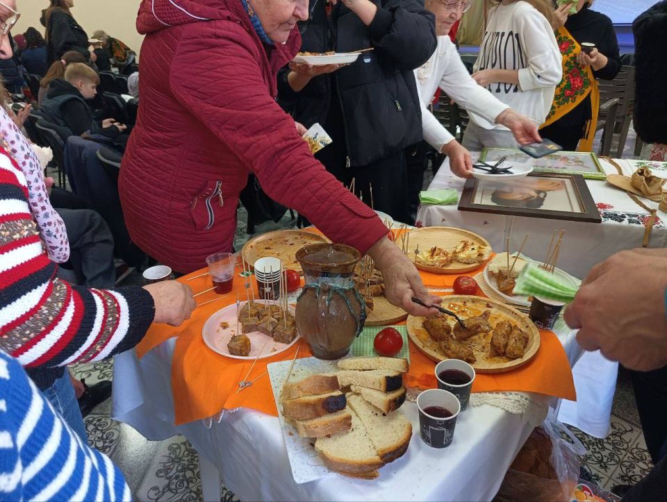 Гисчане удивляют щедрым молдавским подворьем, Украинская гимназия радует родными вкусами — яркими, домашними, сердечными