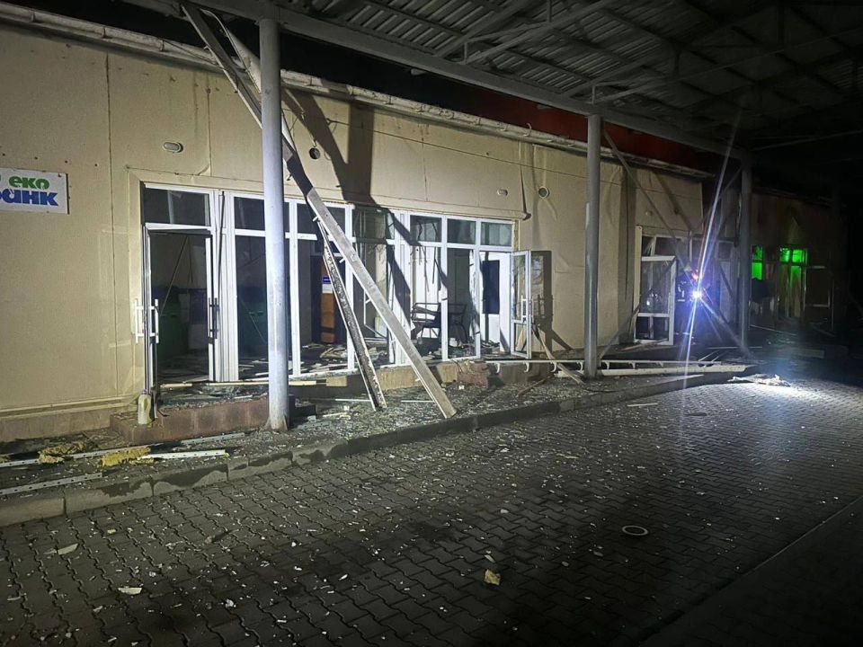 Пункт пропуска «Орловка» на границе с Румынией временно закрыт после ночной атаки дронов, которая повредила паромную инфраструктуру Пункт пропуска «Орловка» на границе с Румынией временно закрыт после ночной атаки дронов, которая повредила паромную инфраструктуру