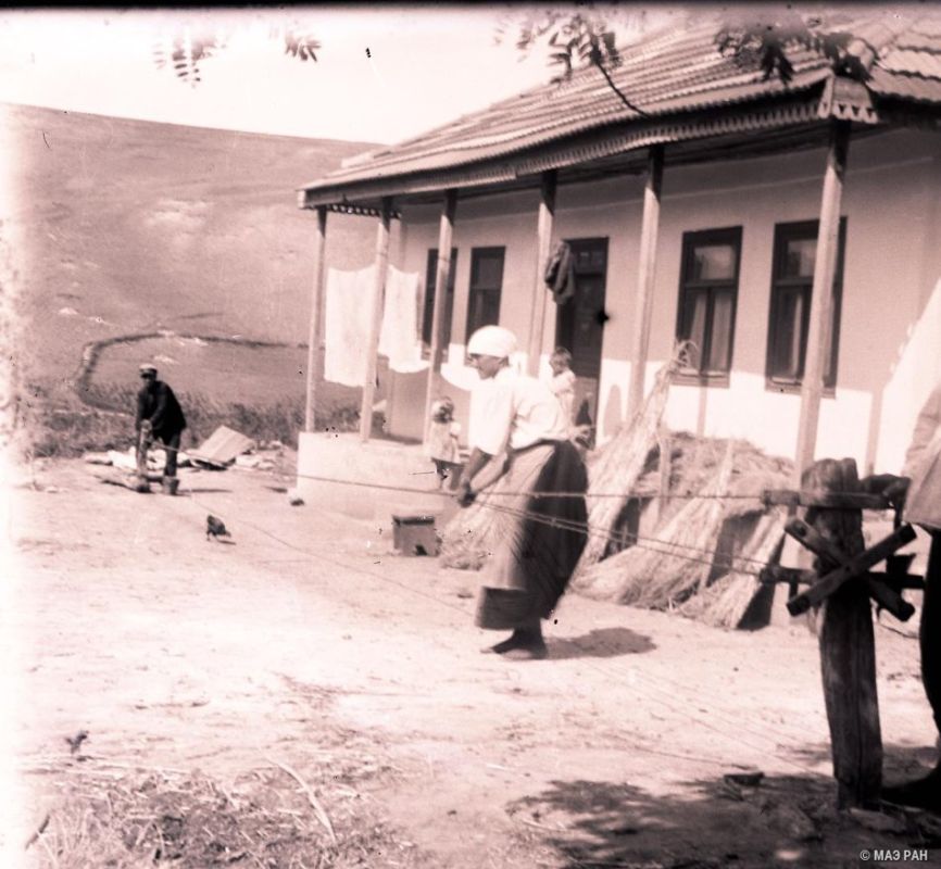 Изготовление верёвок. Село Дойбаны, 1928 год