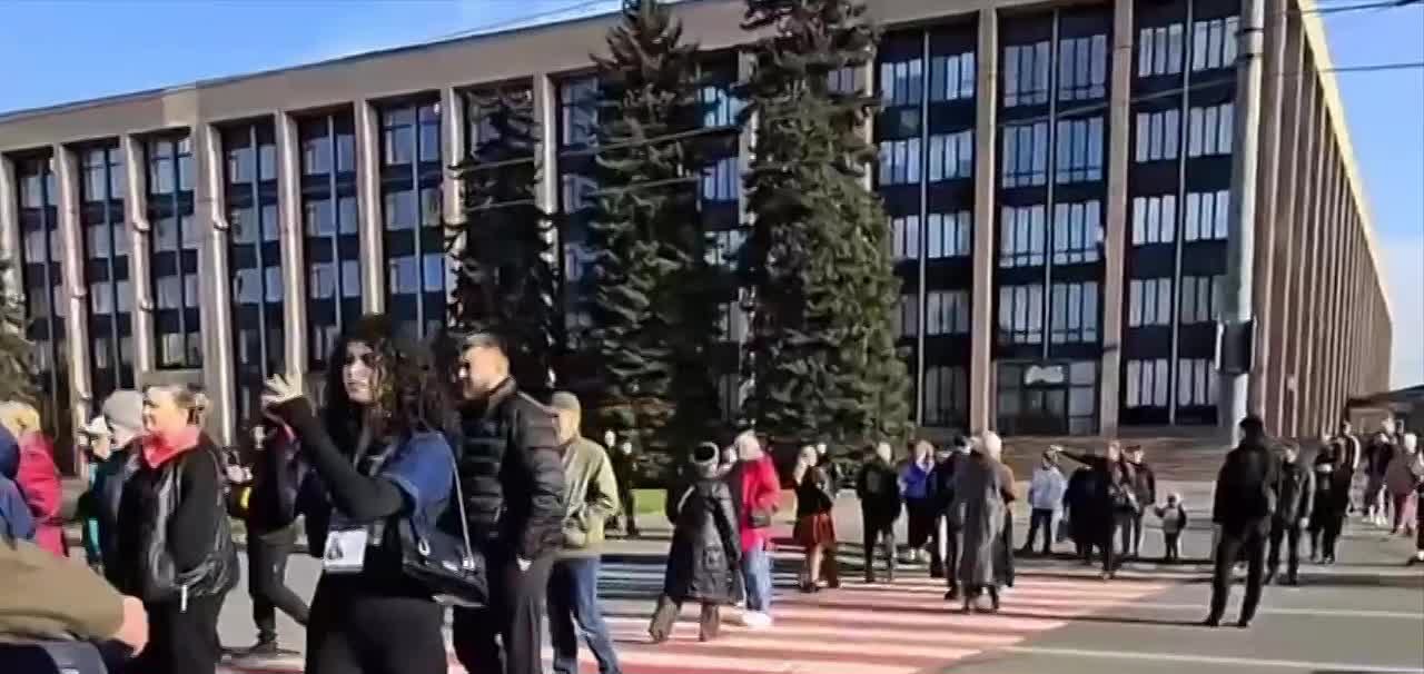 В Кривом Роге люди вышли на митинг в связи с проблемами с электроснабжением