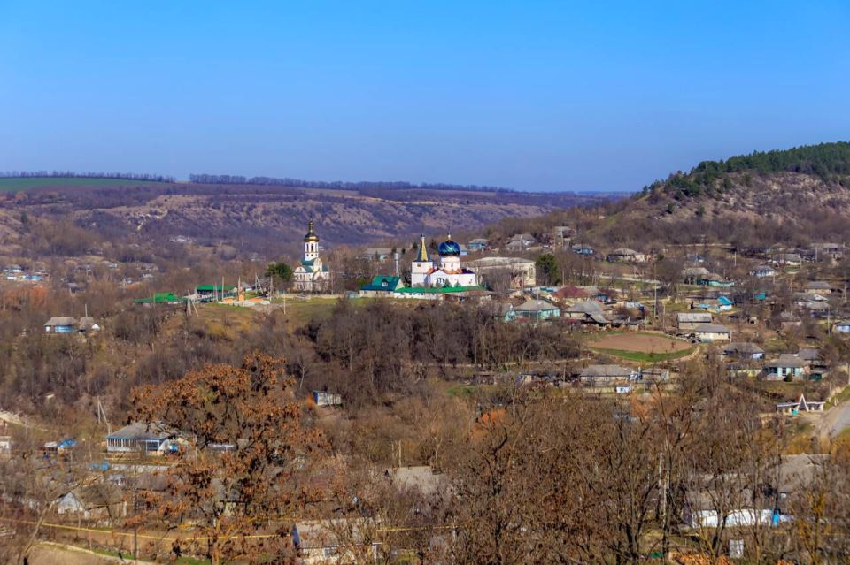 21 ноября 2025 года, в День Святого Архистратига Михаила, село Хрустовая Каменского района отмечало не только храмовый праздник, но и юбилейную дату возраста села