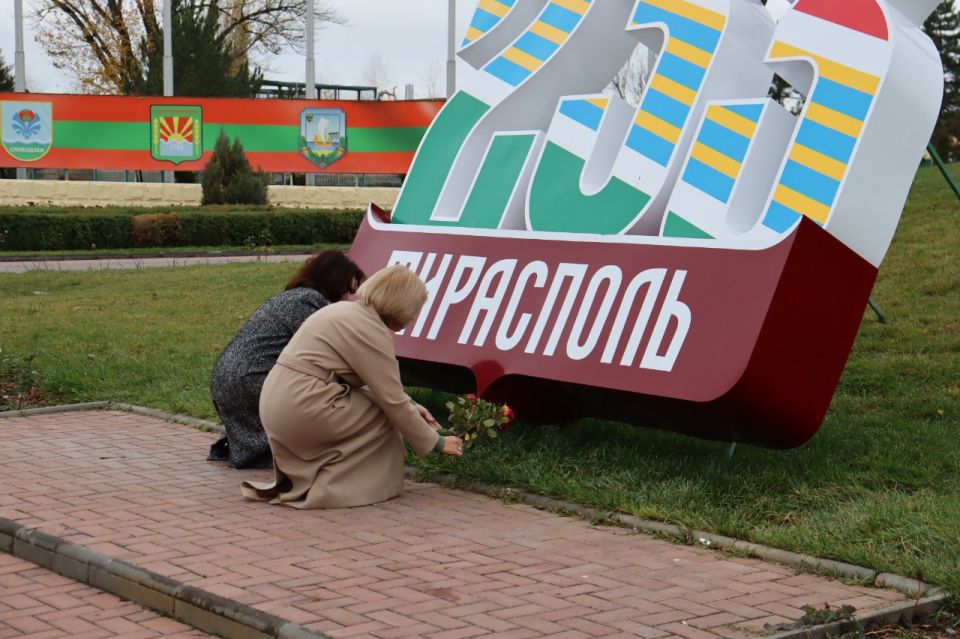 Сегодня отмечается 295-й день рождения Александра Васильевича Суворова — полководца, чьё имя навсегда вписано в историю Тирасполя Сегодня отмечается 295-й день рождения Александра Васильевича Суворова — полководца, чьё имя навсегда вписано в историю Тирасполя
