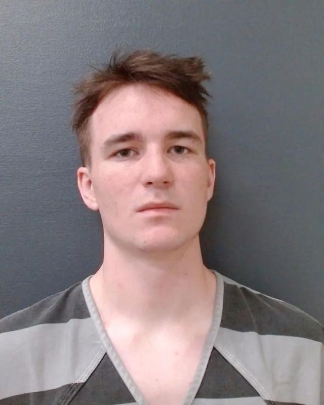 Два американца планировали собрать армию бомжей и захватить остров у берегов Гаити — все женщины должны были стать секс-рабами