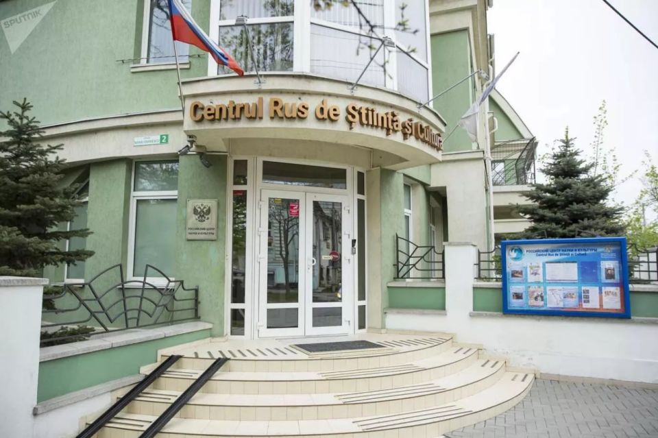 Русские общины призывают всех неравнодушных людей подписать петицию против закрытия Российского центра науки и культуры в Кишиневе