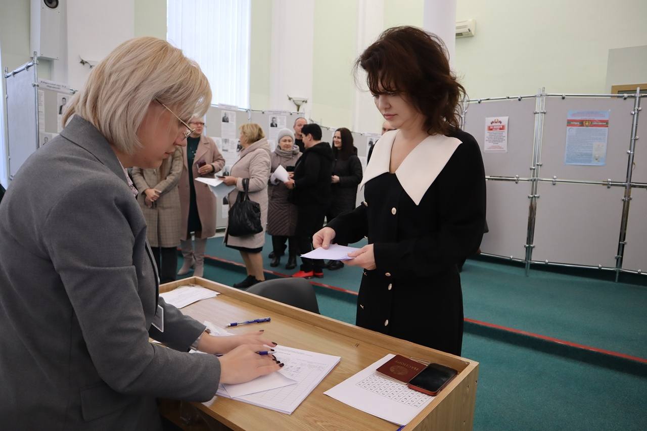 Сегодня — второй день предварительных выборов, и избирательные участки продолжают работать в активном режиме Сегодня — второй день предварительных выборов, и избирательные участки продолжают работать в активном режиме