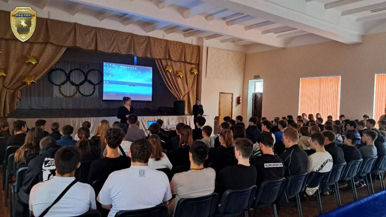 Сотрудники Госавтоинспекции продолжают работу по повышению безопасности детей и подростков