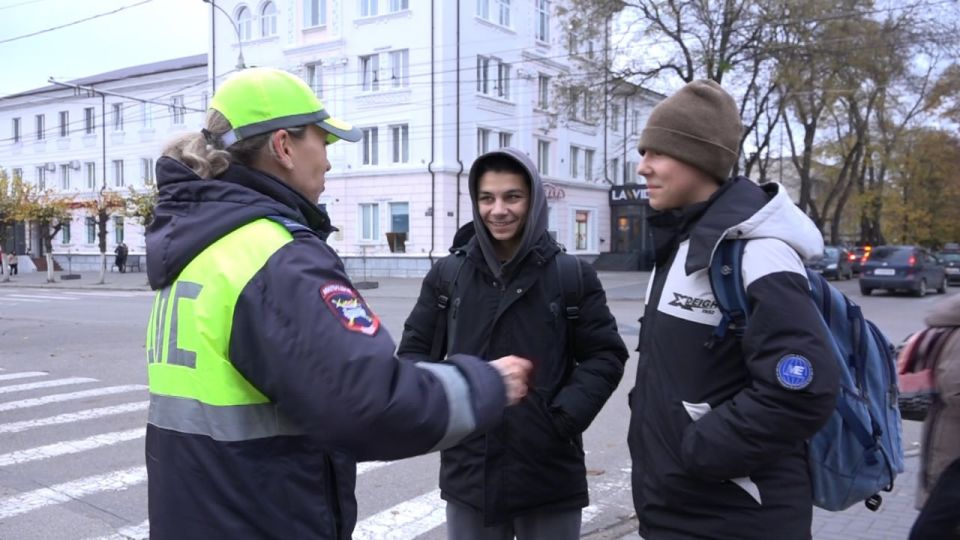 Бендерские инспекторы ГАИ напоминают пешеходам правила поведения на дороге