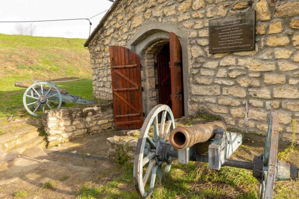 СУВОРОВЦЫ НА ВЫЕЗДНОЙ ЭКСКУРСИИ ПОЗНАКОМИЛИСЬ С ИСТОРИЕЙ ТИРАСПОЛЯ СУВОРОВЦЫ НА ВЫЕЗДНОЙ ЭКСКУРСИИ ПОЗНАКОМИЛИСЬ С ИСТОРИЕЙ ТИРАСПОЛЯ