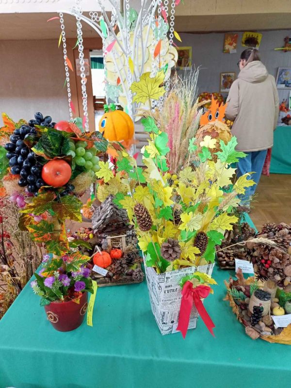 Волшебная картина осени. В Центральной городской библиотеке завершилась конкурсная выставка декоративно-прикладного искусства «Дары Осени» Волшебная картина осени. В Центральной городской библиотеке завершилась конкурсная выставка декоративно-прикладного искусства «Дары Осени»