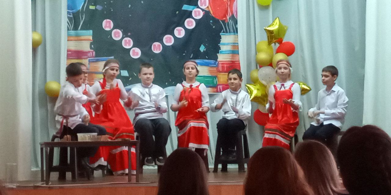 «Мама – первое слово...». В СШ №13 прошло яркое и трогательное открытое родительское собрание, посвященное международному празднику – Дню матери «Мама – первое слово...». В СШ №13 прошло яркое и трогательное открытое родительское собрание, посвященное международному празднику – Дню матери