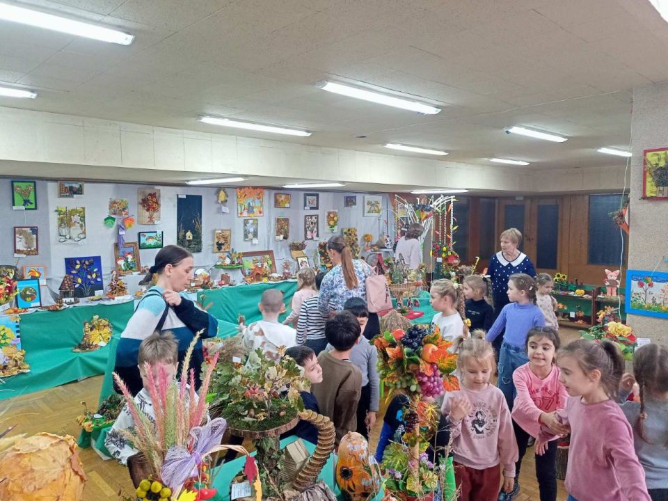 Волшебная картина осени. В Центральной городской библиотеке завершилась конкурсная выставка декоративно-прикладного искусства «Дары Осени» Волшебная картина осени. В Центральной городской библиотеке завершилась конкурсная выставка декоративно-прикладного искусства «Дары Осени»