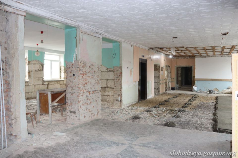 Глава Слободзейского района Василий Тищенко проверил, как идут работы в городской поликлинике и Доме культуры в Коротном Глава Слободзейского района Василий Тищенко проверил, как идут работы в городской поликлинике и Доме культуры в Коротном