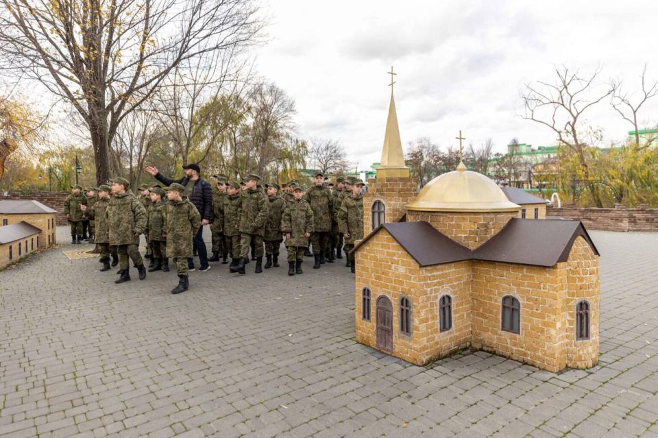 Суворовцы познакомились с историей Тирасполя на выездной экскурсии Суворовцы познакомились с историей Тирасполя на выездной экскурсии