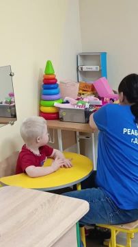 Специалисты из Чобруч сегодня приехали в Дубоссарский детский реабилитационный центр чтобы посмотреть, как проходят занятия с особенными детьми