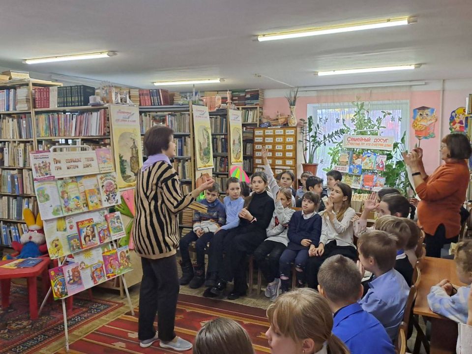 В библиотеке №2 прошёл трогательный «Час поздравления „Мама милая моя“», посвящённый Дню матери В библиотеке №2 прошёл трогательный «Час поздравления „Мама милая моя“», посвящённый Дню матери