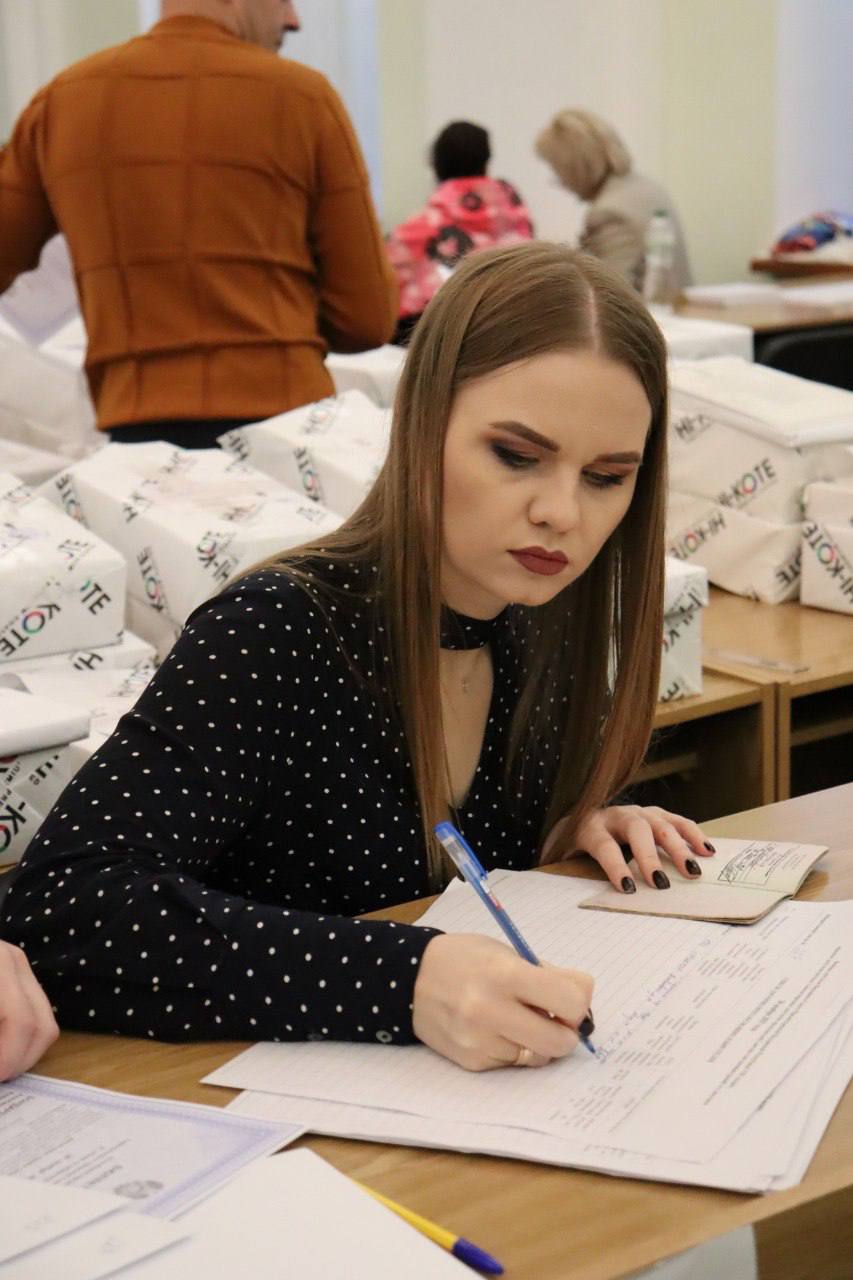 Сегодня продолжается предварительное голосование — люди приходят в администрации, чтобы выразить свою гражданскую позицию Сегодня продолжается предварительное голосование — люди приходят в администрации, чтобы выразить свою гражданскую позицию