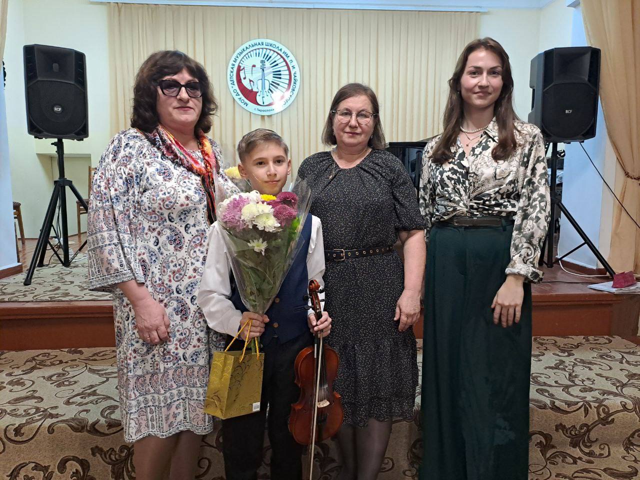 «В прекрасное далёко я начинаю путь» — так назывался концерт, который стал по-настоящему особенным для Детской музыкальной школы имени П. И. Чайковского «В прекрасное далёко я начинаю путь» — так назывался концерт, который стал по-настоящему особенным для Детской музыкальной школы имени П. И. Чайковского