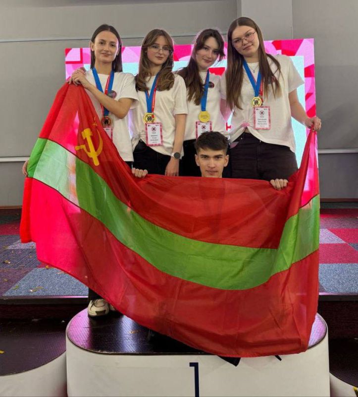 Команда «Эшелон памяти» Рыбницкого лицея стала победителем международной исторической олимпиады–2025, финал которой прошёл в Санкт-Петербурге Команда «Эшелон памяти» Рыбницкого лицея стала победителем международной исторической олимпиады–2025, финал которой прошёл в Санкт-Петербурге