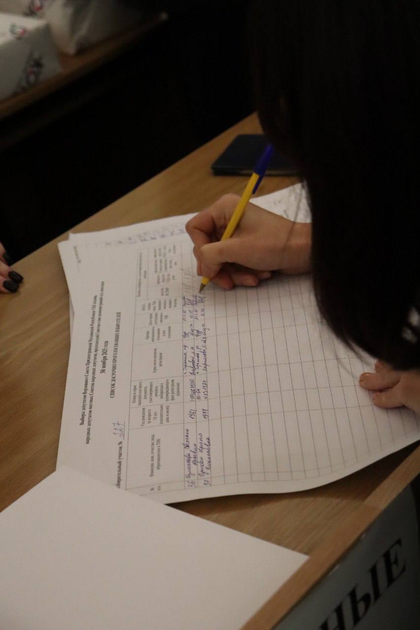 Сегодня продолжается предварительное голосование — люди приходят в администрации, чтобы выразить свою гражданскую позицию Сегодня продолжается предварительное голосование — люди приходят в администрации, чтобы выразить свою гражданскую позицию