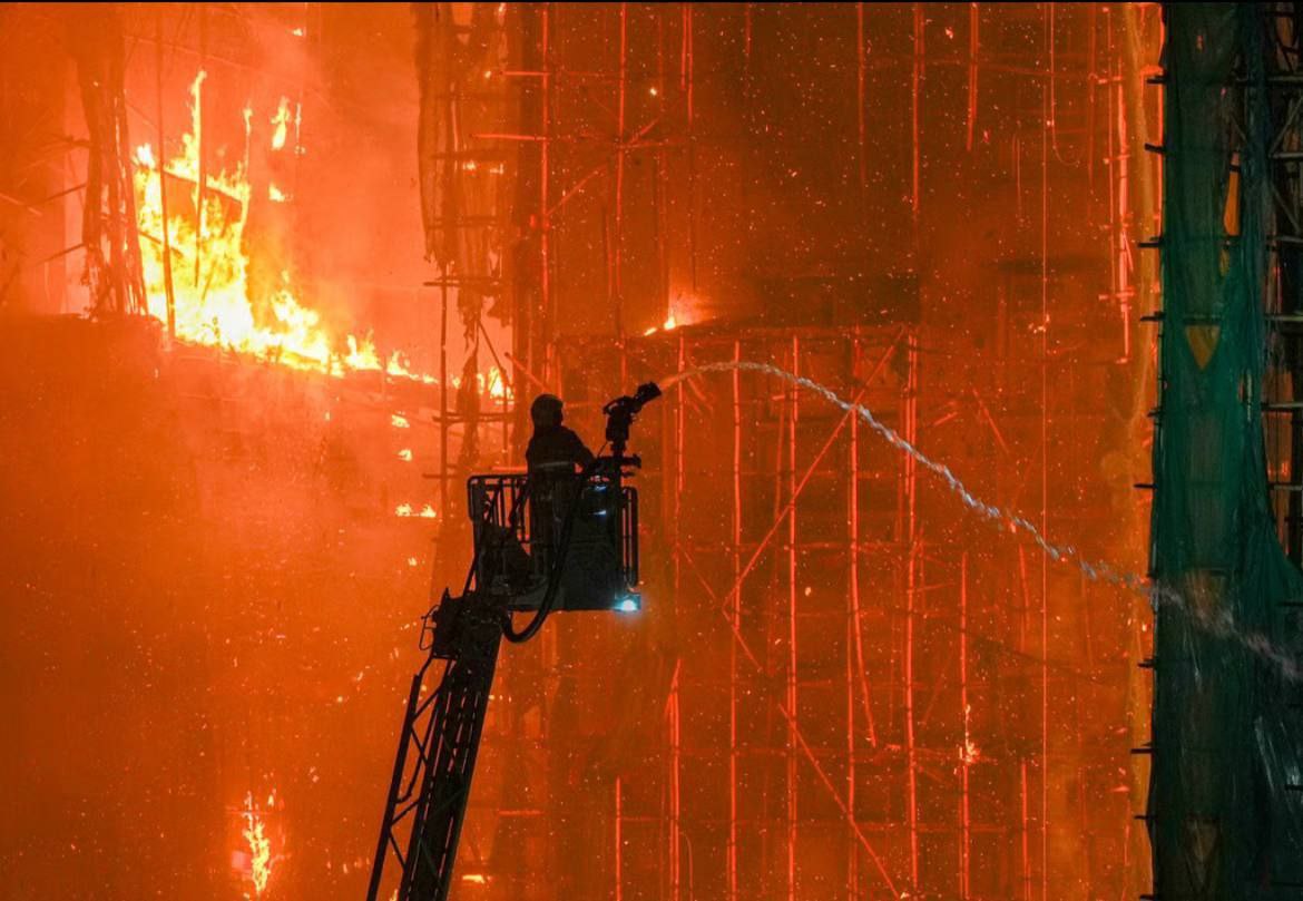 Трагедия в Гонконге – сгорел многоэтажный жилой комплекс Трагедия в Гонконге – сгорел многоэтажный жилой комплекс