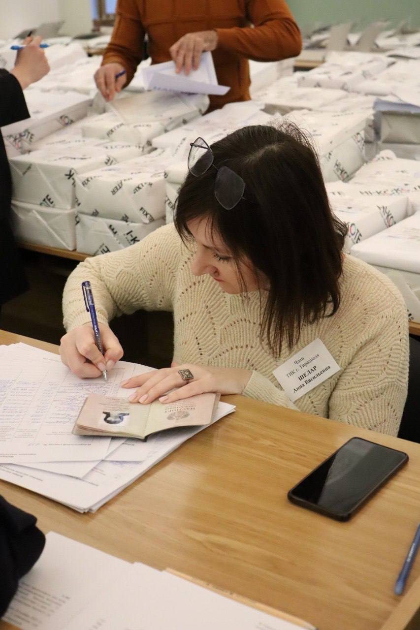 Сегодня продолжается предварительное голосование — люди приходят в администрации, чтобы выразить свою гражданскую позицию Сегодня продолжается предварительное голосование — люди приходят в администрации, чтобы выразить свою гражданскую позицию