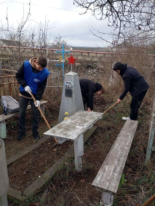 В Рыбнице «Волонтёры Победы» из местного политеха навели порядок на могилах ветеранов Великой Отечественной В Рыбнице «Волонтёры Победы» из местного политеха навели порядок на могилах ветеранов Великой Отечественной