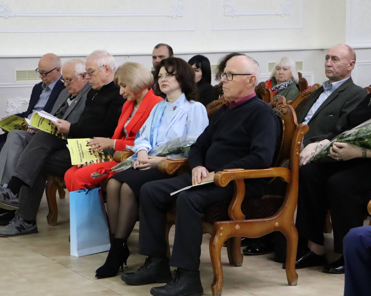 Илона Тюряева приняла участие в презентации книги Анны Волковой «Рассказы по истории Приднестровья» Илона Тюряева приняла участие в презентации книги Анны Волковой «Рассказы по истории Приднестровья»