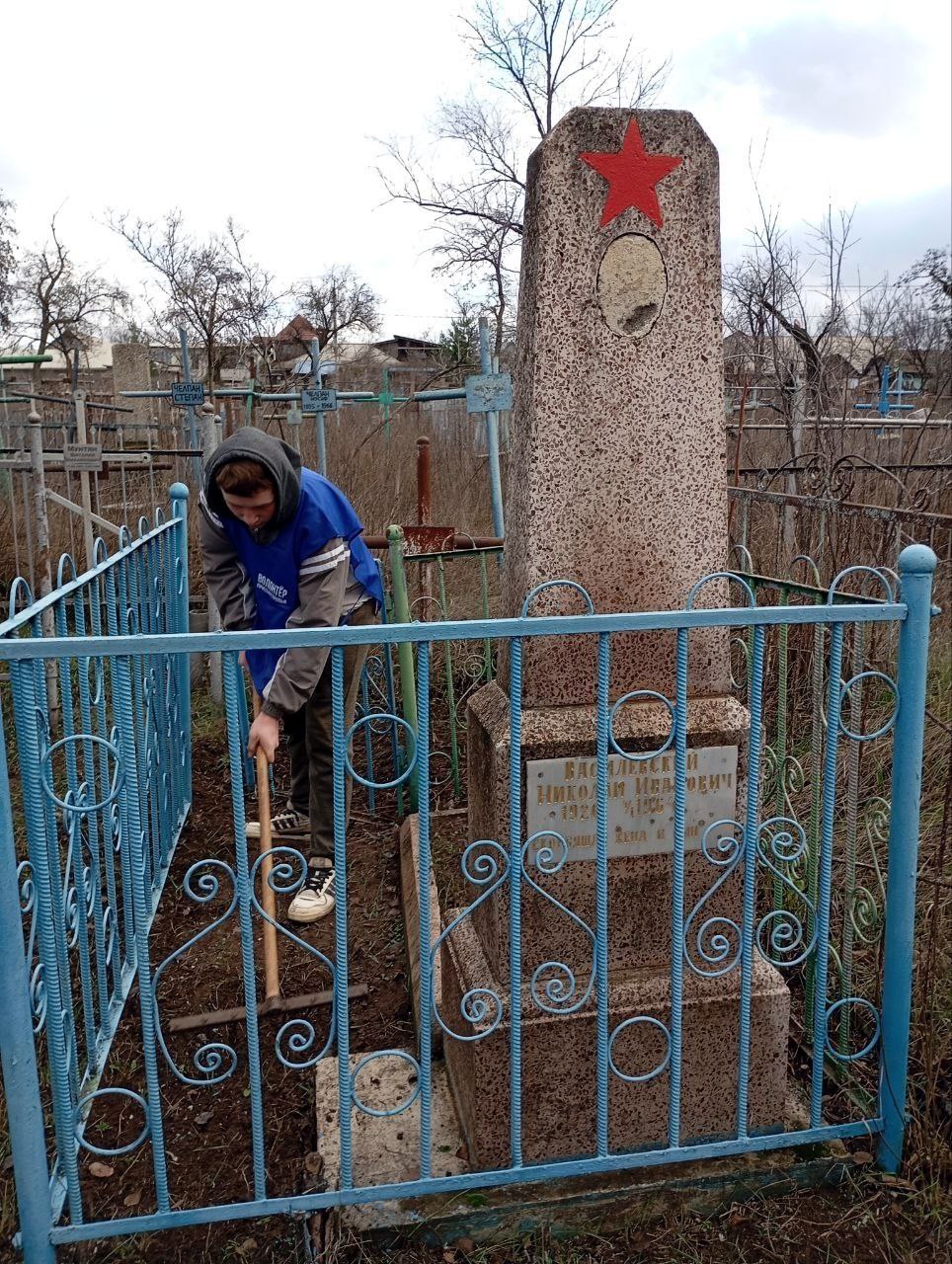 «Волонтёры Победы» Рыбницкого политеха убрали места захоронений ветеранов Великой Отечественной войны «Волонтёры Победы» Рыбницкого политеха убрали места захоронений ветеранов Великой Отечественной войны